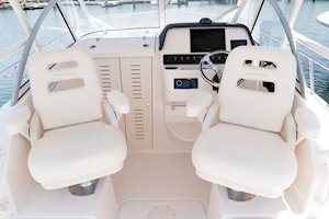 Grady-White's Adventure 218 21-foot walkaround cabin boat deluxe II helm seating