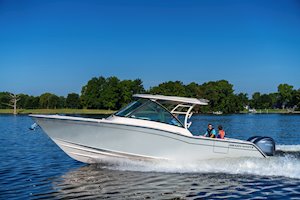 Grady-White Freedom 325 32-foot dual console fishing boat running