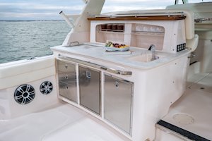 Grady-White Freedom 415 41-foot dual console fishing boat wet bar